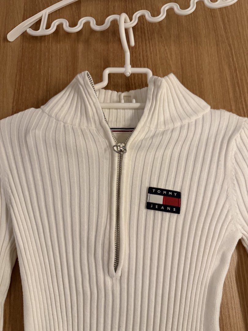 Tommy Jeans White Ribbed Half Zip Sweater (Category: Longsleeves) located in Manila. Submitted by conradfisher (Listing ID 1461601391, Image 2). Description: Super stretchy.