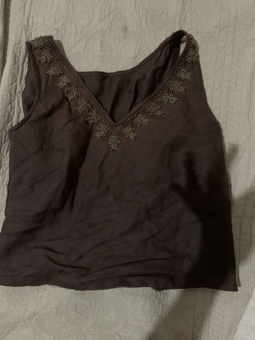 Top (Category: Blouses) located in Manila. Submitted by spaceshop12345 (Listing ID 1461695606, Image 3). Description: .