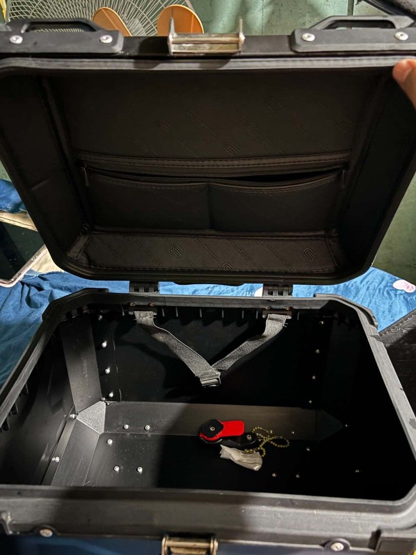 Top Box SEC (Category: Other Motorcycles Parts and Accessories) located in Naic. Submitted by heyitsdjxx43179 (Listing ID 1461619173, Image 2). Description: Top box from SEC No key missing No bracket. Good as new.