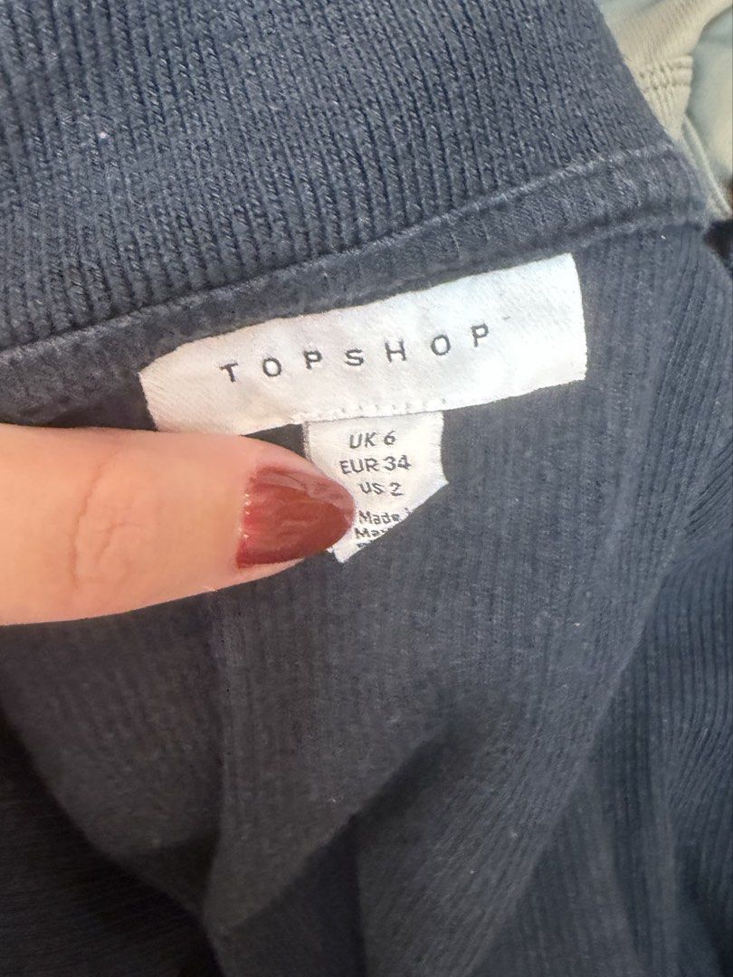 Topshop Cropped top (Category: Others Tops) located in Manila. Submitted by beysclosett (Listing ID 1461760106, Image 2). Description: - good condition .