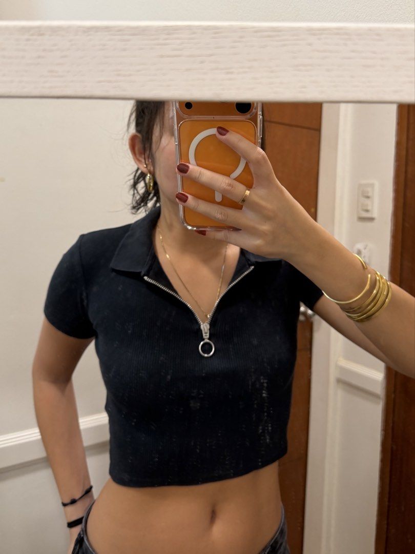 Topshop Cropped top (Category: Others Tops) located in Manila. Submitted by beysclosett (Listing ID 1461760106, Image 1). Description: - good condition .