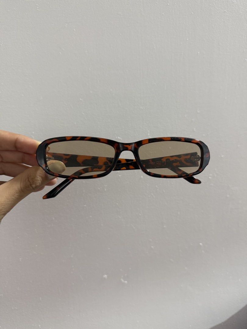 Tortoiseshell Rectangle Sunglasses (Category: Sunglasses & Eyewear) located in Pasig City. Submitted by miss_abuelita (Listing ID 1461692447, Image 2). Description: - Retro style tortoiseshell sunglasses - Rectangular frames - Tinted lenses - Lightweight and comfortable - Perfect for sunny days.