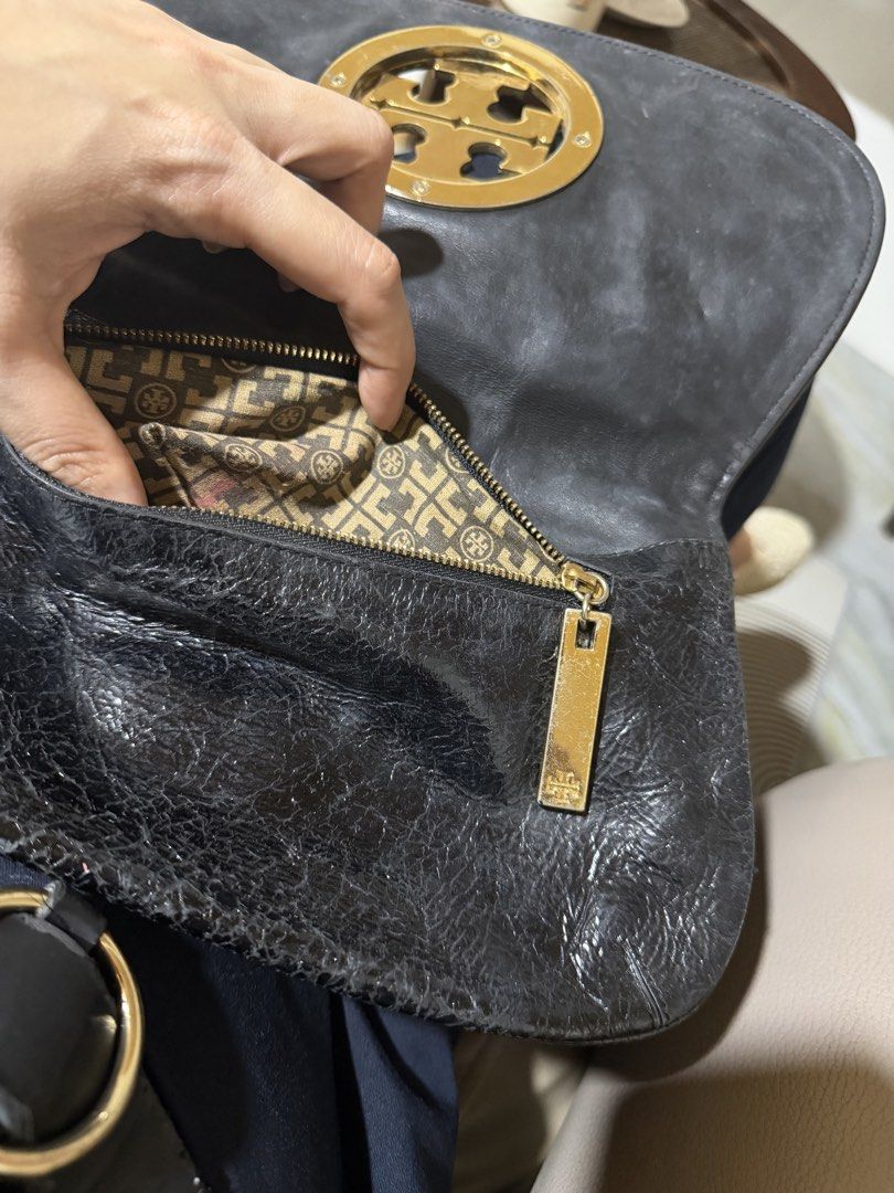 Tory burch clutch (Category: Purses & Pouches) located in Tagaytay City. Submitted by dazzlepicksph (Listing ID 1461697508, Image 2). Description: Heavily used Tory burch Clutch Pls manage your expectation!.