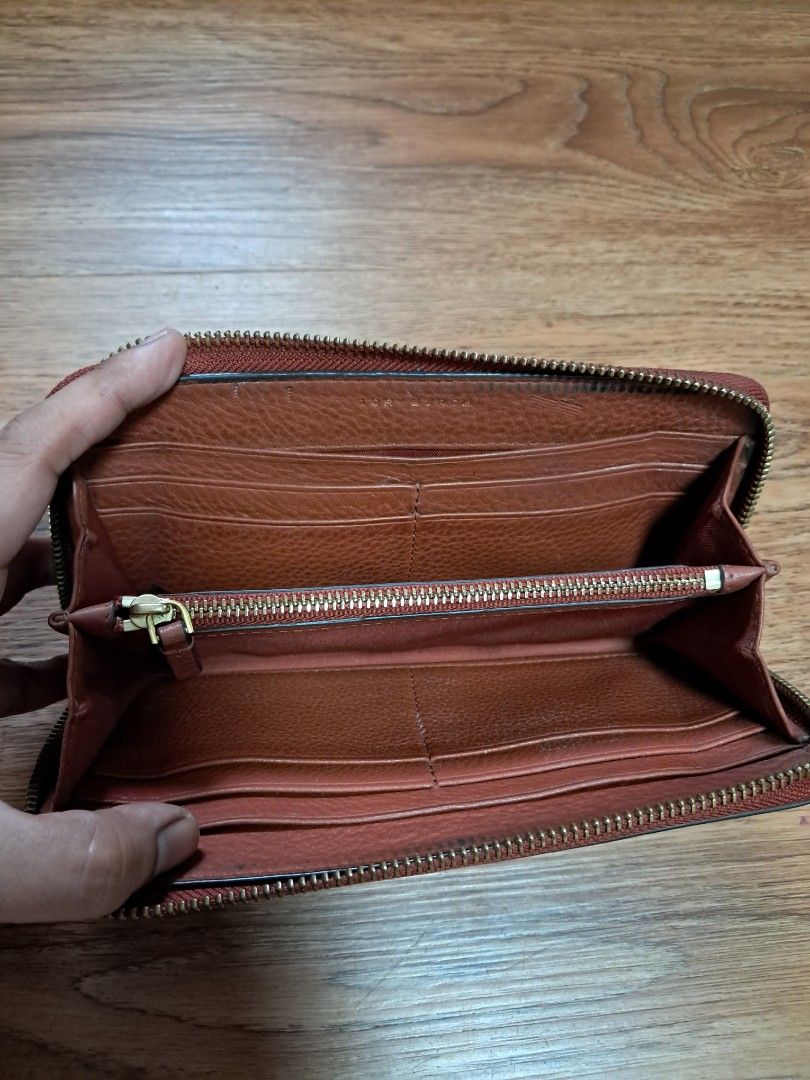 Tory Burch Long Wallet (Category: Wallets & Card holders) located in Quezon City. Submitted by dealtoshop (Listing ID 1461575285, Image 3). Description: 100 ORIGINAL. PLEASE SEE THE PHOTOS FOR YOUR REFERENCES..