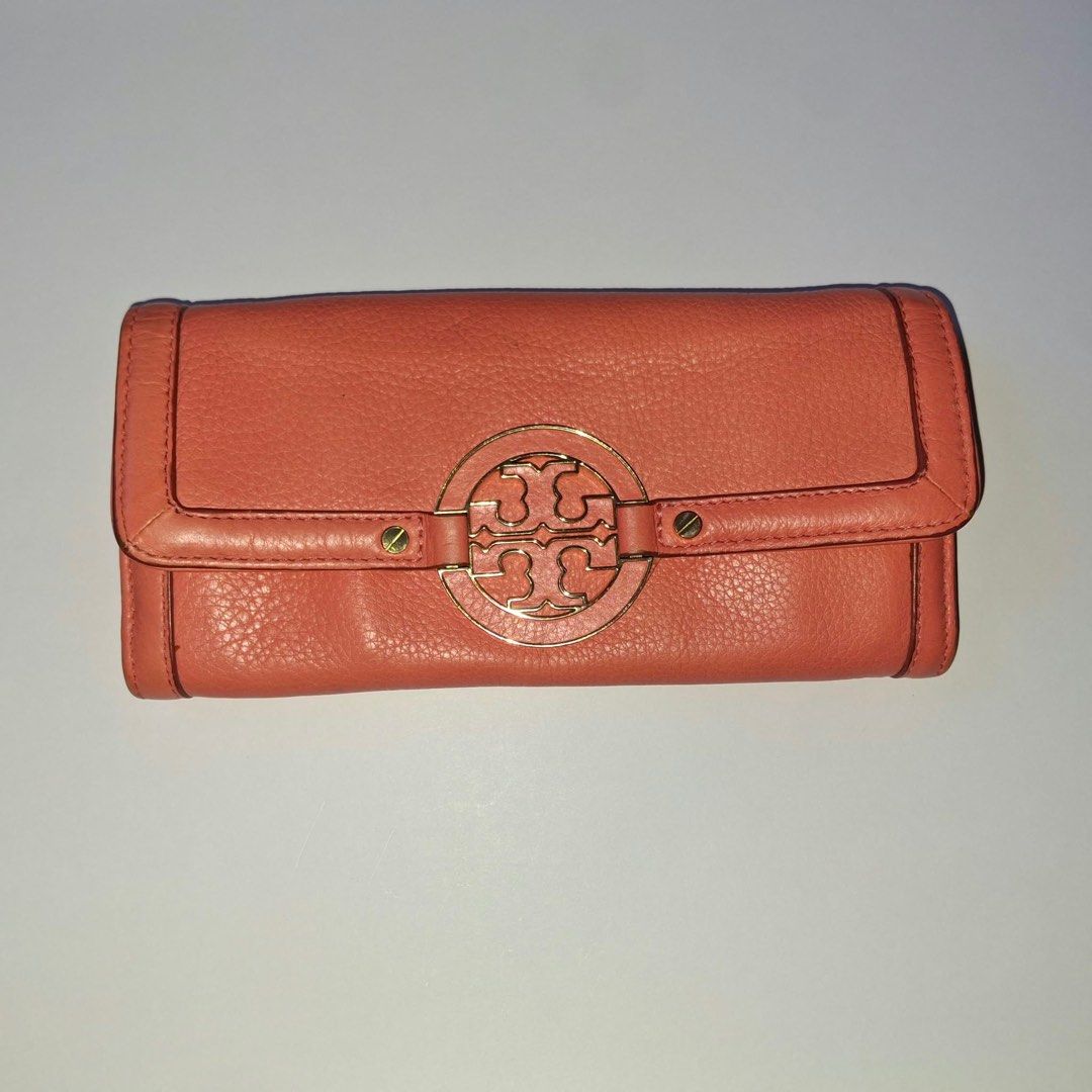 Tory Burch Pink Leather Trifold Wallet (Category: Luxury Bags & Wallets) located in Manila. Submitted by Mimi020623 (Listing ID 1461712469, Image 1). Description: - Brand: Tory Burch - Style: Trifold Wallet - Closure: Snap closure - Hardware: Gold hardware - Interior: Multiple card slots, zippered coin pocket - Benefit: Great for organizing essentials.