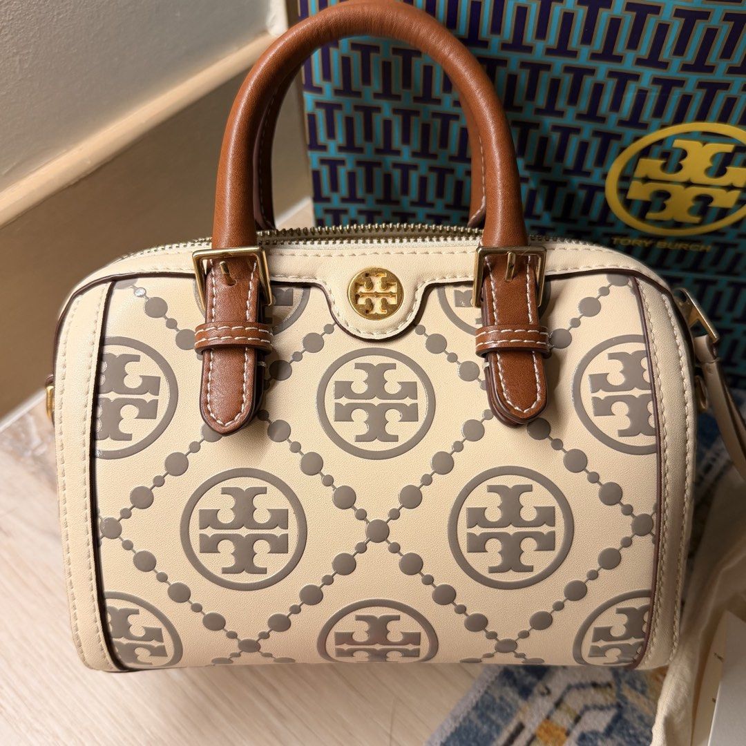 tory burch t monogram barrel bag (Category: Cross-body Bags) located in Angeles City. Submitted by alexandramhaey (Listing ID 1461670577, Image 2). Description: tory burch t monogram barrel bag with complete inclusions. letting this go for a very low price, srp is 20k+ 🤍 .