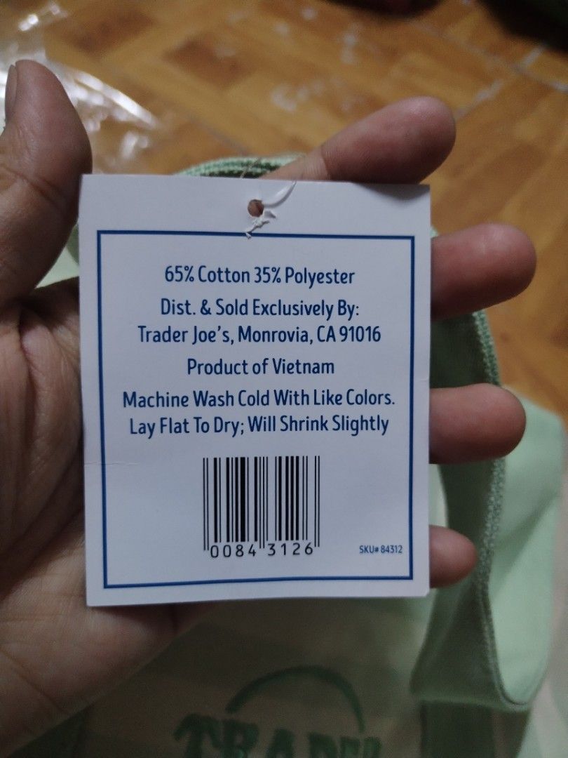 Trader Joe's Pink mini (Category: Tote Bags) located in Muntinlupa City. Submitted by adohr27 (Listing ID 1461597852, Image 3). Description: Brand new po.