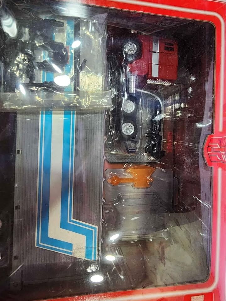 TRANSFORMERS COLLECTION VOLUMES 0 TO 21 (Category: Vintage Collectibles) located in Quezon City. Submitted by yngwie_johann (Listing ID 1461593456, Image 2). Description: This is a complete set of Transformers Collection, from 0 to 21 (22 robots) Selling it for 100k but it is still negotiable for SURE BUYER. Damages on some boxes shown in pic but the figures are good. Additional pics can be provided if needed but you can check it from my residenc