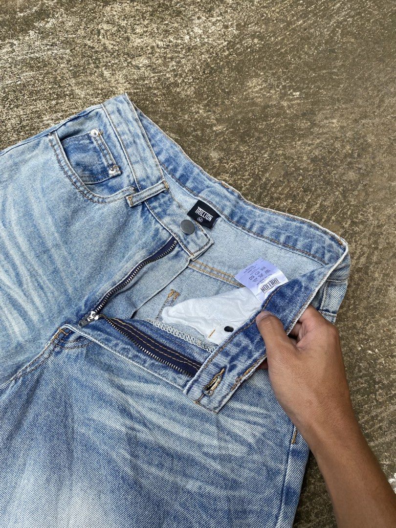 Trillion Washed Denim Jorts (Category: Shorts) located in Manila. Submitted by kongkongthriftofficial01 (Listing ID 1461686661, Image 3). Description: -Good as new -Like new -Ready to use Size & Dimension: Size S on tag, Dimes: Waist28 Lenght22 Thigh14 Hem13 .
