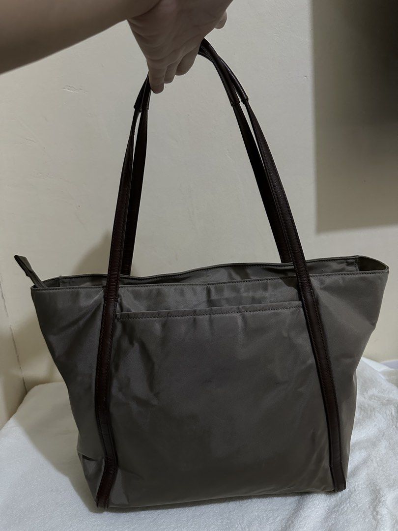 Tumi Small Q-Tote Bag- Fossil (Category: Tote Bags) located in Las Pinas. Submitted by bagsbyshai (Listing ID 1461697995, Image 2). Description: Made from durable & lightweight nylon, this Tumi tote combines practicality with timeless elegance in a design that is equally well-suited for work, travel and leisure. Comes with ample pockets for easy organization. - Colour: Fossil - Shoulder/ Tote/ Top Handle/ Document Bag - Light-Weight & Water-Resis
