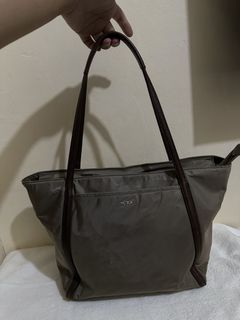 (Category: ) located in . Submitted by bagsbyshai (Listing ID 1461697995, Image 1). Description: .