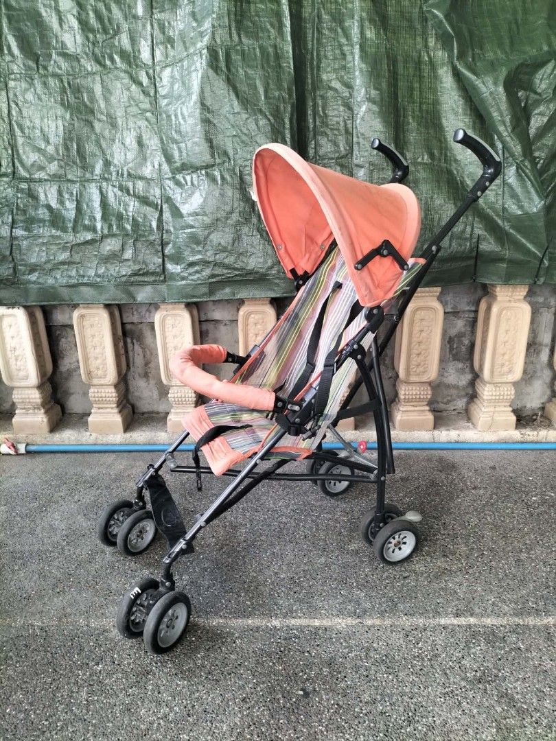 Umbrella type stroller (Category: Strollers) located in Muntinlupa City. Submitted by almunito12 (Listing ID 1461693027, Image 1). Description: .