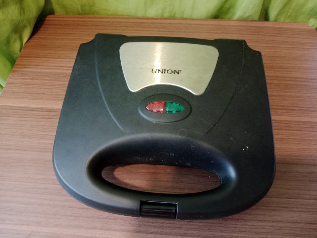 UNION Sandwich Maker (Category: Ovens & Toasters) located in Manila. Submitted by keenfish_66d006 (Listing ID 1461585333, Image 1). Description: - Union brand sandwich maker - Makes 4 triangle sandwiches at once - Indicator lights for power and readiness - Simple to operate and clean - Ideal for fast snacks or breakfast meals.