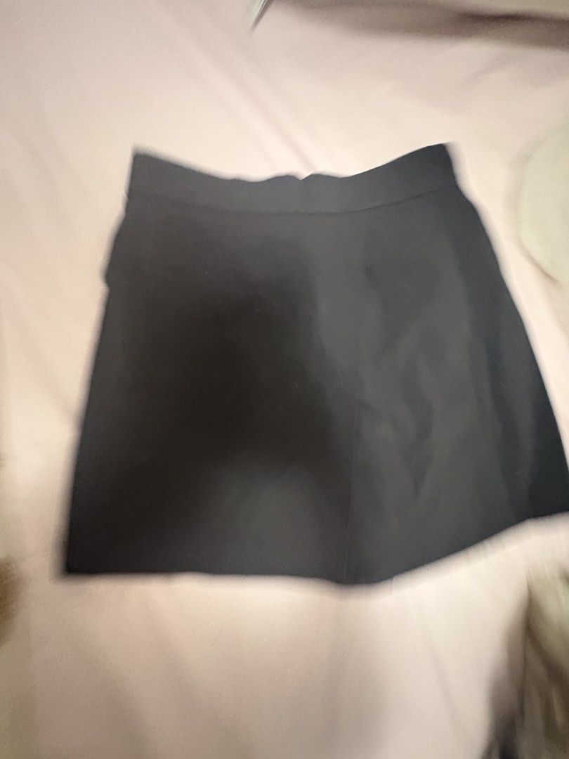 Uniqlo Linen Blend Black Skort (Category: Shorts) located in Antipolo. Submitted by hm_cyst (Listing ID 1461721368, Image 3). Description: .