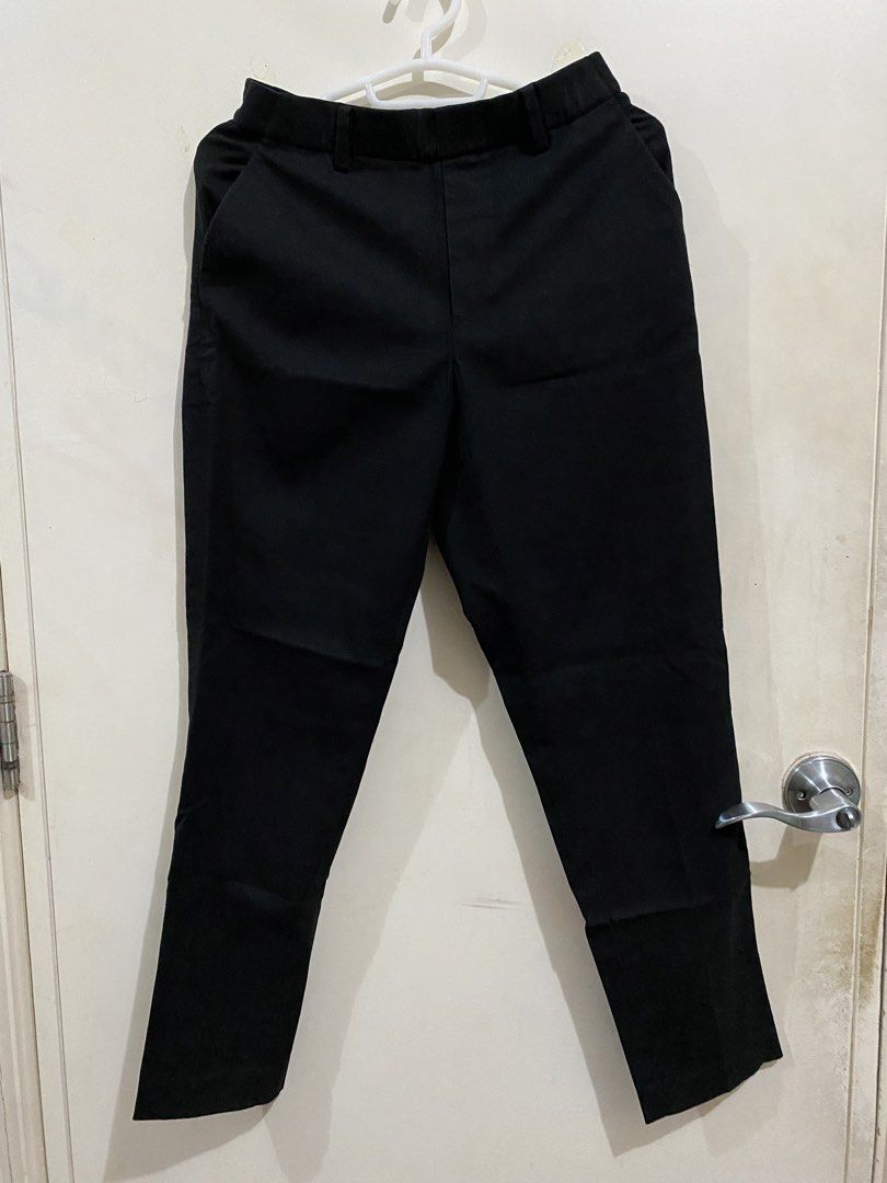 Uniqlo Black Trouser Pants (Category: Other Bottoms) located in Taguig. Submitted by maly01_ (Listing ID 1461564575, Image 1). Description: dm for inquiries :).