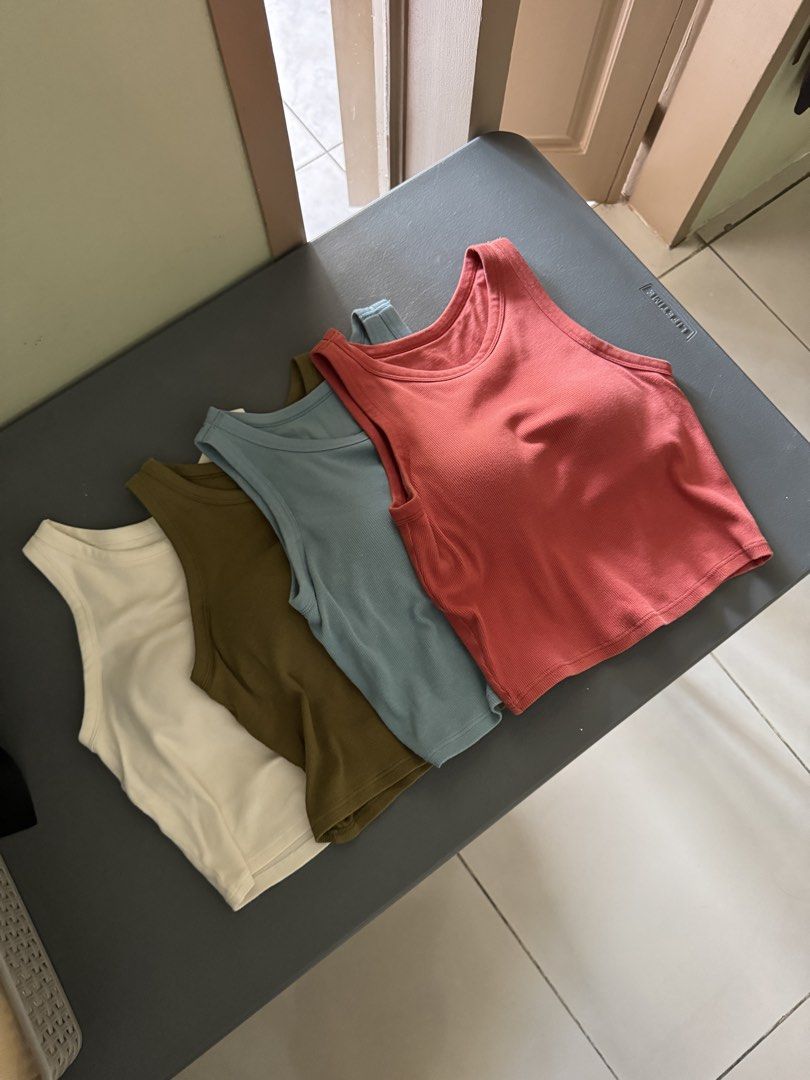 Uniqlo Bra Top (Category: Sleeveless) located in Pasay City. Submitted by declutterwyza (Listing ID 1461577485, Image 3). Description: Uniqlo Ribbed Cropped Bra Top Size: Large M Available in other colors also.