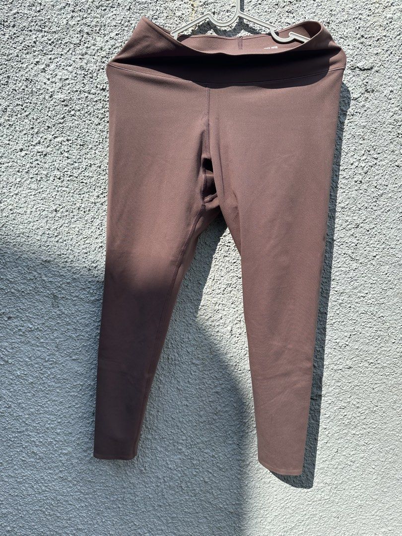 Uniqlo Brown Leggings (Category: Activewear) located in Bacoor. Submitted by de_clutters (Listing ID 1461574003, Image 1). Description: Brown Uniqlo Active Leggings (M) Rfs: doesn’t fit me.