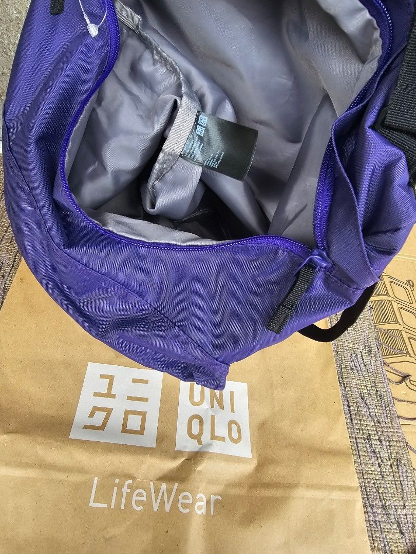 Uniqlo convertible bag (Category: Backpacks) located in Manila. Submitted by onlinesmartshopping12 (Listing ID 1461582560, Image 1). Description: no issues.