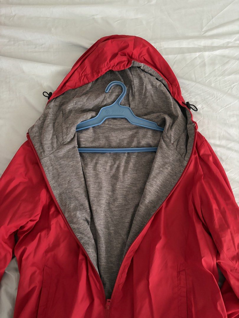 Uniqlo Double Sided Reversible Parka (SIZE M) (Category: Coats, Jackets and Outerwear) located in Pasig City. Submitted by clauiecart (Listing ID 1461576607, Image 2). Description: negotiable price 📍 pasig city via delivery only.