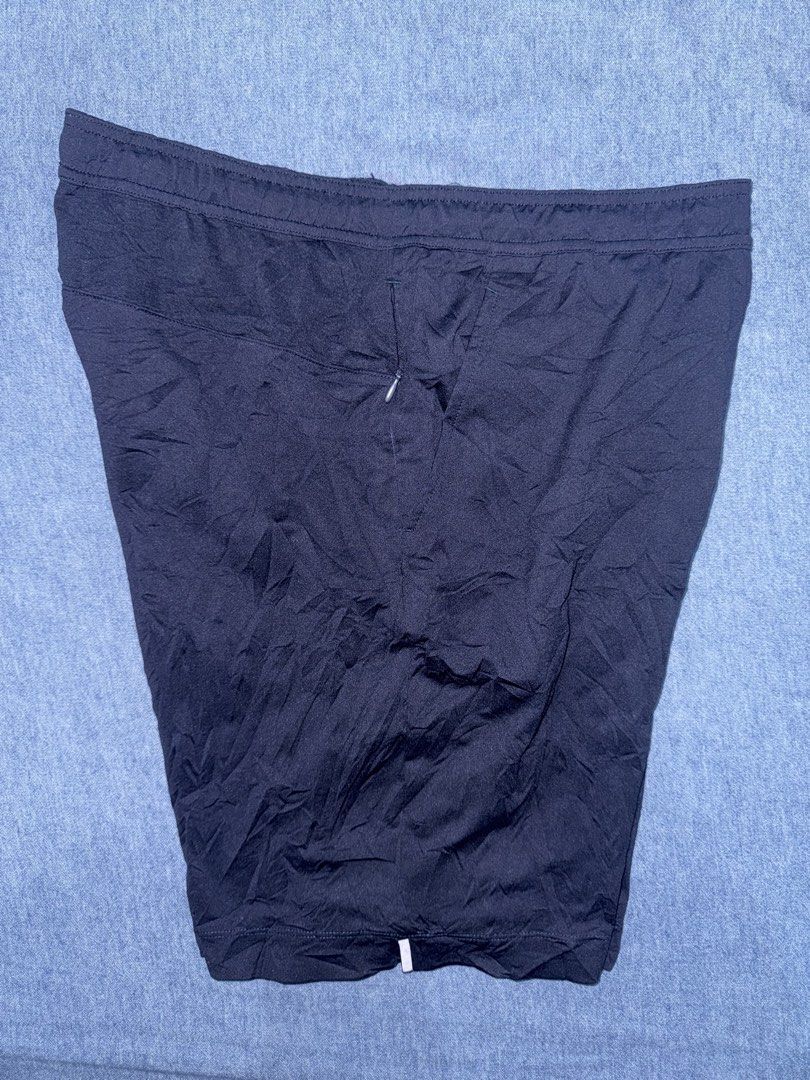 Uniqlo drifit shorts (Category: Activewear) located in Daraga. Submitted by cariboy_1125 (Listing ID 1461726520, Image 2). Description: M on tag 30-35 x 18 via tape measure As new condition.