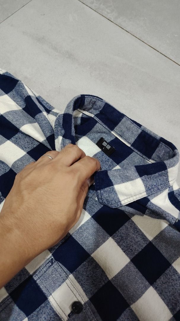 Uniqlo Flannel Checkered Shirt (Category: Tshirts & Polo Shirts ) located in Bauang. Submitted by wornskript (Listing ID 1461715765, Image 3). Description: Uniqlo Flannel Checked Long Sleeve Shirt 💸 Price: ₱449 📌 Size: L 📌 Dimes: 21 × 26 📍 Bauang, La Union 🚚 Nationwide shipping via J&T Express 📩 DM us for inquiries & details. - Classic Uniqlo checkered flannel shirt - Navy blue and white pattern - Two chest pockets with button closure - But