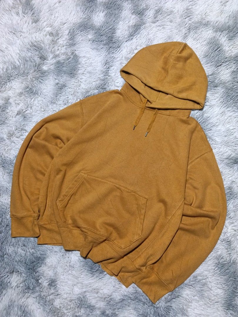 UNIQLO HOODIE (Category: Coats, Jackets and Outerwear) located in San Carlos City. Submitted by wilburstthriftstore (Listing ID 1461393071, Image 2). Description: UNIQLO HOODIE SIZE LARGE W22 | L23½ EXCELLENT CONDITION 👌🏾 ₱250 + sf.