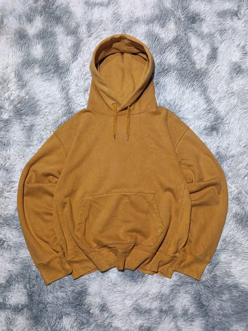 UNIQLO HOODIE (Category: Coats, Jackets and Outerwear) located in San Carlos City. Submitted by wilburstthriftstore (Listing ID 1461393071, Image 1). Description: UNIQLO HOODIE SIZE LARGE W22 | L23½ EXCELLENT CONDITION 👌🏾 ₱250 + sf.