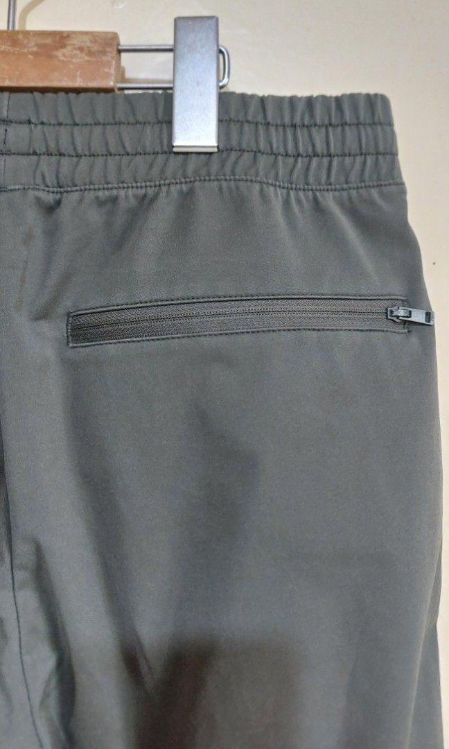 Uniqlo Joggers Size: S (Category: Joggers) located in Manila. Submitted by bien_greatgoods (Listing ID 1461600987, Image 2). Description: .