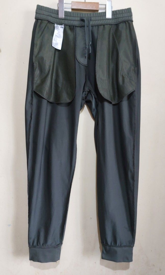 Uniqlo Joggers Size: S (Category: Joggers) located in Manila. Submitted by bien_greatgoods (Listing ID 1461600987, Image 3). Description: .