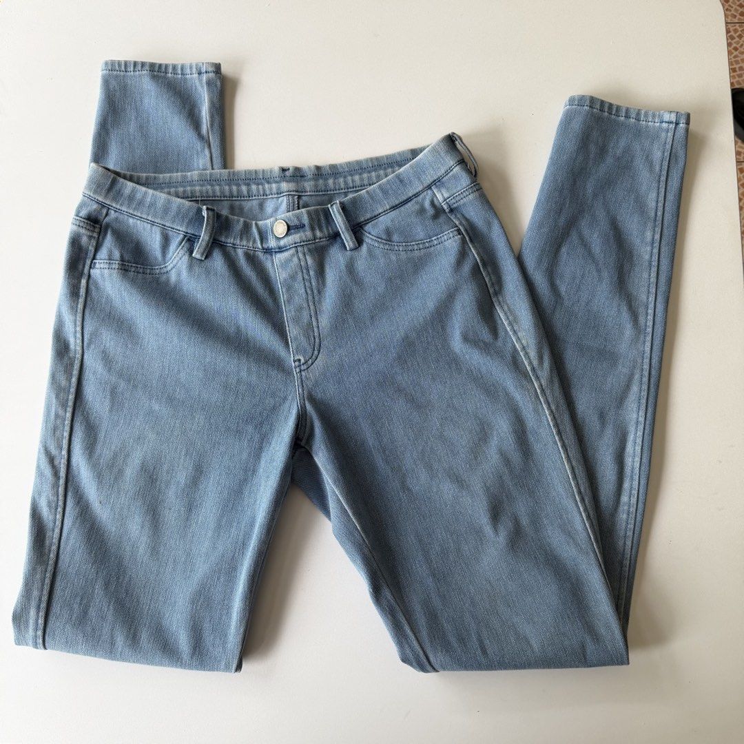 Uniqlo Light Blue Denim Jeans Size M (Category: Jeans) located in Manila. Submitted by thedailythreadclub (Listing ID 1461605474, Image 1). Description: - Uniqlo Light Blue Denim Jeans - Size: Medium (M) - Features: Comfortable elastic waistband, classic straight leg fit - Material: Durable denim - Origin: Made in China - Ideal for: Casual everyday wear.