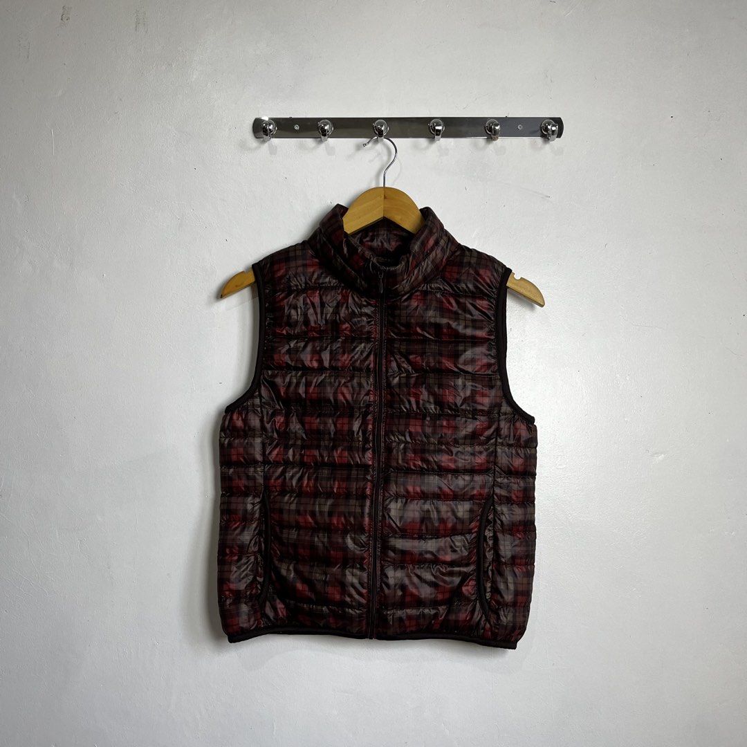 UNIQLO LIGHTWEIGHT VEST (Category: Coats, Jackets and Outerwear) located in Minalin. Submitted by winterjacket.ph (Listing ID 1461572123, Image 1). Description: UNIQLO LIGHTWEIGHT VEST Width 18 Length 21.5 Small on Tag Excellent condition 550 + SF .