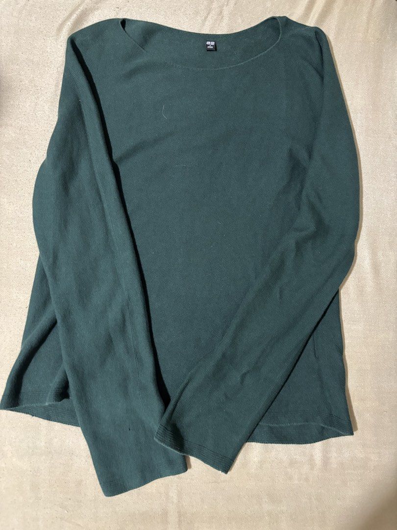 Uniqlo long sleeve (Category: Longsleeves) located in Manila. Submitted by violet04 (Listing ID 1461562644, Image 2). Description: Small on tag - rarely used. .