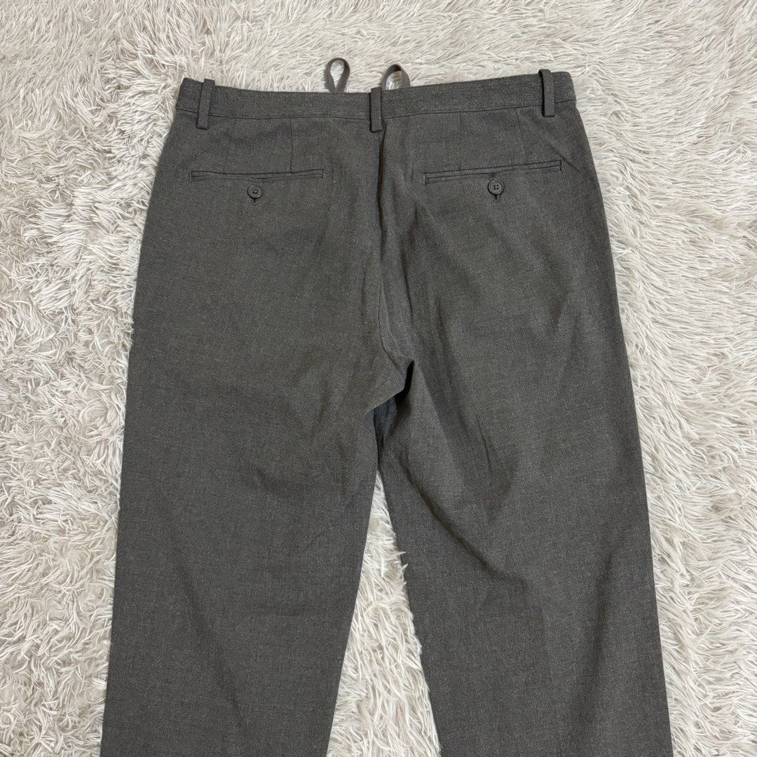 UNIQLO MEN’S EZY ANKLE PANTS (Category: Trousers) located in Manila. Submitted by thrifthing_121102 (Listing ID 1461746927, Image 3). Description: UNIQLO MEN’S EZY ANKLE PANTS •SIZE MEDIUM •WAIST - 31-33” •LENGTH - 36” •HEM - 7” •EXCELLENT CONDITION •NO ISSUES ₱699 + SF ✅All items are in excellent to new condition. ✅Color may vary due to lighting. 📦J&T Express or Lalamove Shipping. 💸Gcash Payment. 📍Moonwalk, Paranaque City.