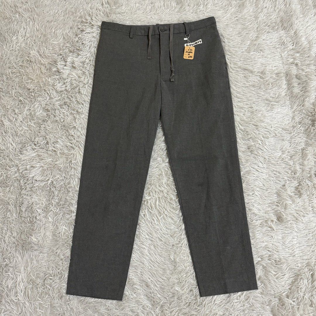 UNIQLO MEN’S EZY ANKLE PANTS (Category: Trousers) located in Manila. Submitted by thrifthing_121102 (Listing ID 1461746927, Image 1). Description: UNIQLO MEN’S EZY ANKLE PANTS •SIZE MEDIUM •WAIST - 31-33” •LENGTH - 36” •HEM - 7” •EXCELLENT CONDITION •NO ISSUES ₱699 + SF ✅All items are in excellent to new condition. ✅Color may vary due to lighting. 📦J&T Express or Lalamove Shipping. 💸Gcash Payment. 📍Moonwalk, Paranaque City.