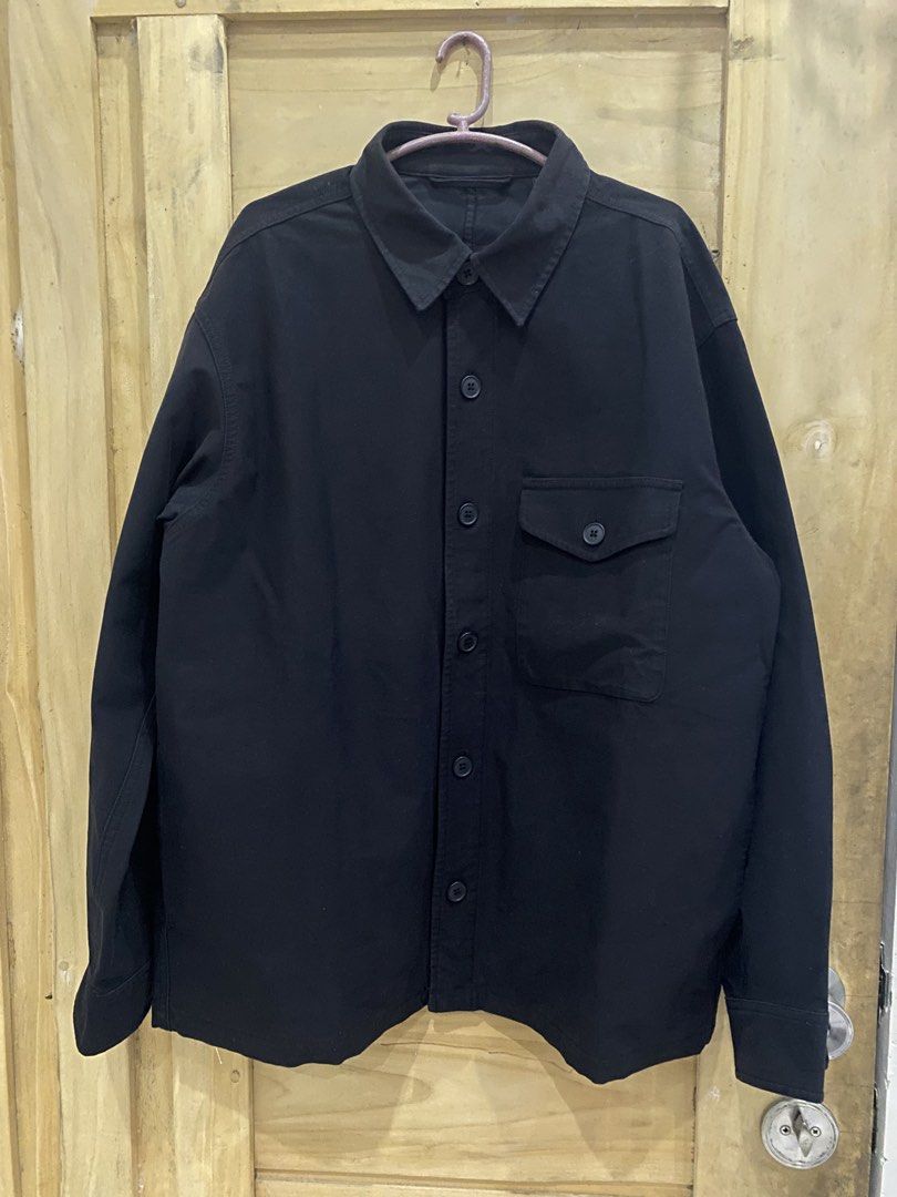 Uniqlo Blouson Overshirt Jacket (Category: Coats, Jackets and Outerwear) located in Baguio. Submitted by dmnddnmd (Listing ID 1461672637, Image 1). Description: - Uniqlo Overshirt Jacket - Color: Black - Material: Jersey fabric - Size: Medium (M) - Brandnew condition: Used once - No issue, no flaws - Features: Chest pocket, side pockets - Origin: Made in China - Versatile: Great for layering or as a light jacket.