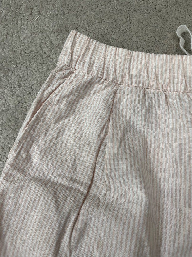 Uniqlo Pink Striped Shorts (Category: Shorts) located in Quezon City. Submitted by urfavecloset (Listing ID 1461675112, Image 3). Description: - baby pink striped shorts - adjustable - breathable - no flaws; perfect condition.