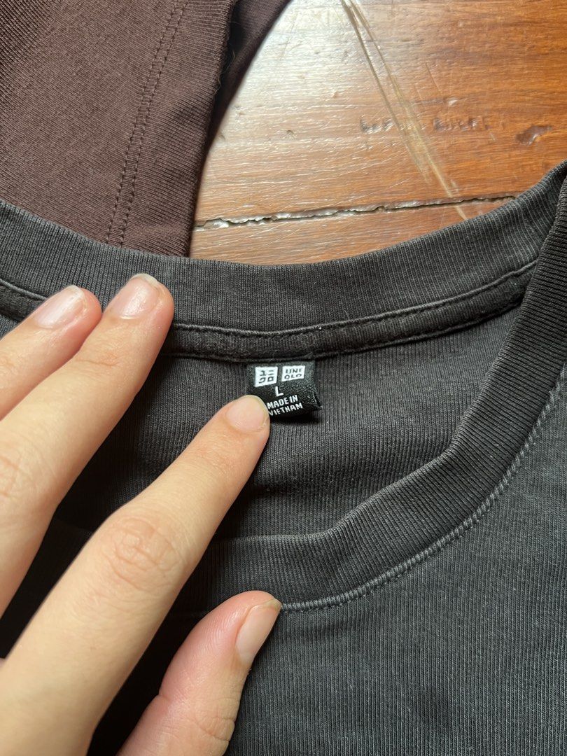 Uniqlo Ribbed(Brown & Grey) (Category: Shirts) located in Cebu City. Submitted by tita_chatts (Listing ID 1461566221, Image 3). Description: brown - never used black - well used, with oil stains 150 for both.