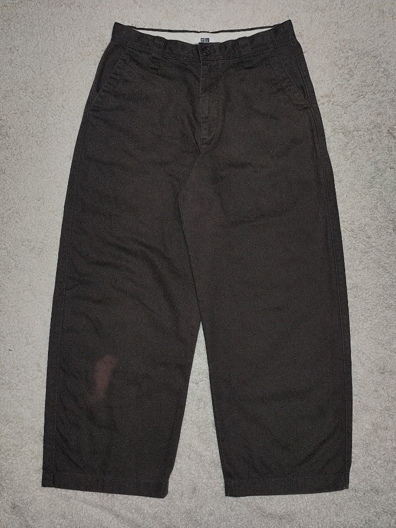 Uniqlo U Barrel Pants (Category: Other Bottoms) located in Manila. Submitted by anthonyg01 (Listing ID 1461662920, Image 1). Description: Length: 37 inches outseam Width: 29 inches Hem: 8.5 inches Price: 500 pesos Condition: 9.3/10 Issues: last photo PM if interested or for inquiries Meetups within MANILA only Can do shipping at buyers expense.