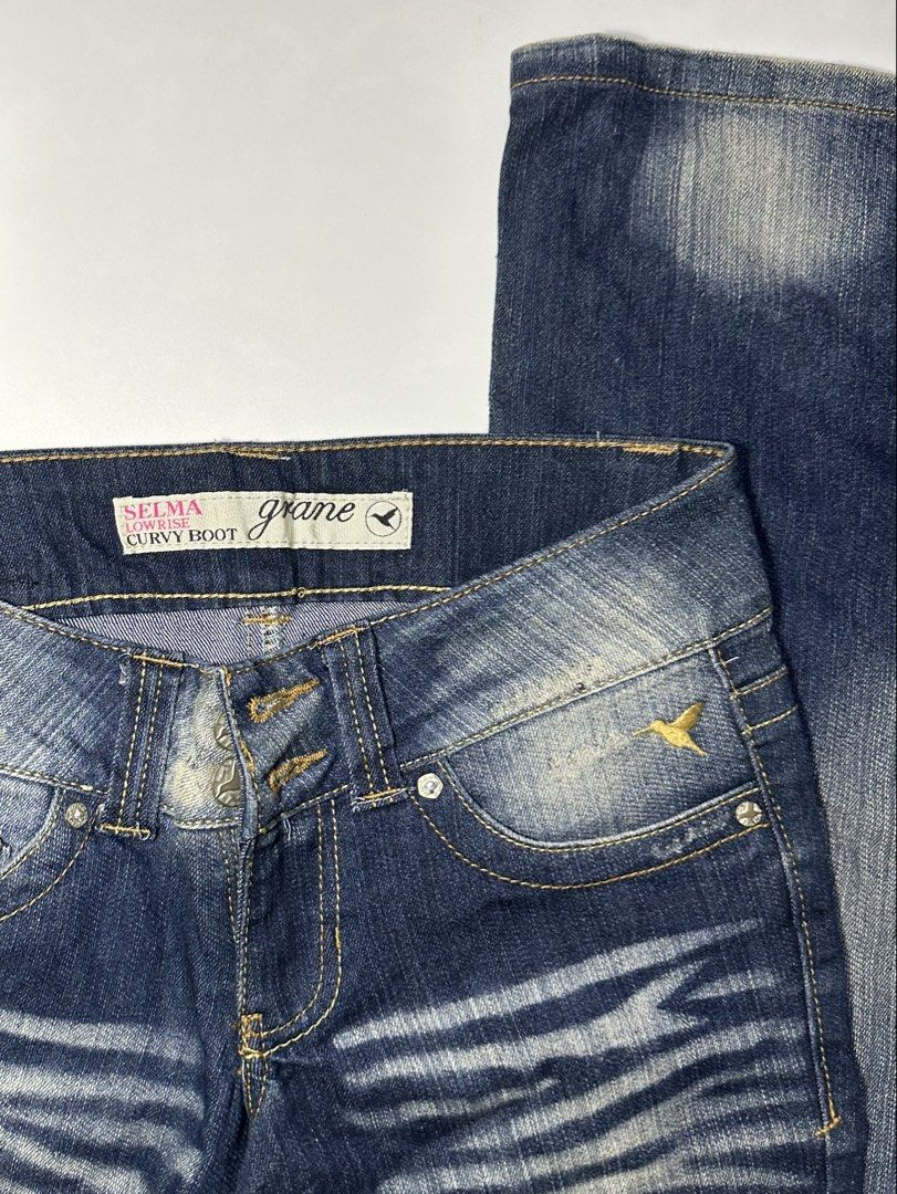 Unique y2k downtown low rise flared jeans (Category: Jeans) located in Dasmarinas. Submitted by mesh.shop (Listing ID 1461778829, Image 3). Description: 10000/10 Prettyyyy Waist: 26 inches Length: 39.5 inches Leg opening: 8.5 inches .