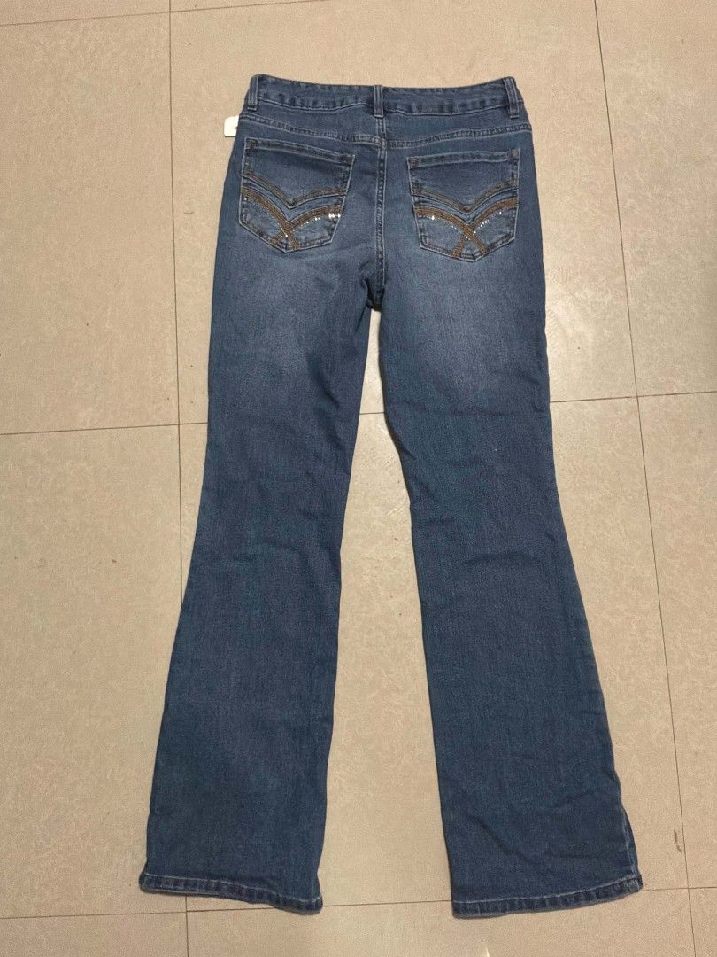 Classic high rise bootcut flared jeans (Category: Jeans) located in Manila. Submitted by belair06 (Listing ID 1461582313, Image 2). Description: Authentic brand new classic flared leg silhouette jeans bootcut from USA - padala from balikbayan box, still with tag - rfs: doesn't fit me, not into flared jeans fits: M-L waistline. US 6 in tag. like levis.