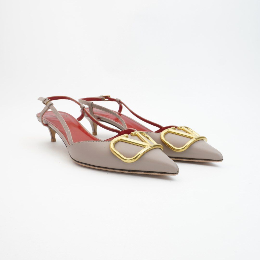 Valentino Poudre Gold VLogo Slingback Pump (Category: Sneakers & Footwear) located in Taguig. Submitted by dluxenest (Listing ID 1461633473, Image 1). Description: Last price posted You may follow us on IG : dluxenest FB : Dragons Luxe Nest.