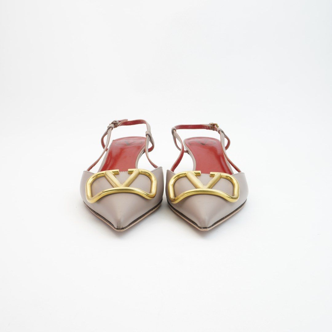 Valentino Poudre Gold VLogo Slingback Pump (Category: Sneakers & Footwear) located in Taguig. Submitted by dluxenest (Listing ID 1461633473, Image 2). Description: Last price posted You may follow us on IG : dluxenest FB : Dragons Luxe Nest.