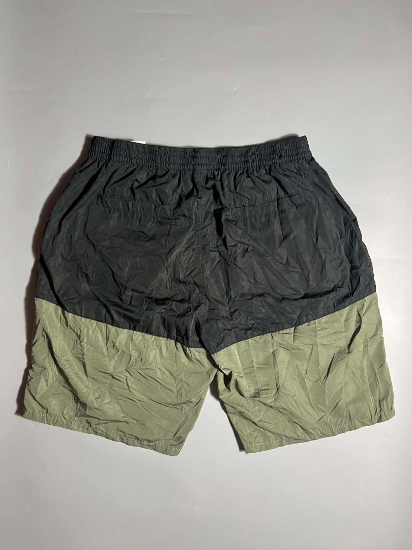 Vans Nylon (Category: Shorts) located in General Santos City (Dadiangas). Submitted by arjay_genita (Listing ID 1461672736, Image 3). Description: Vans Nylon ‼️Size 30-34 L19 ‼️Excellent to New condition ‼️Color rate 9.5./10 ‼️No issue.
