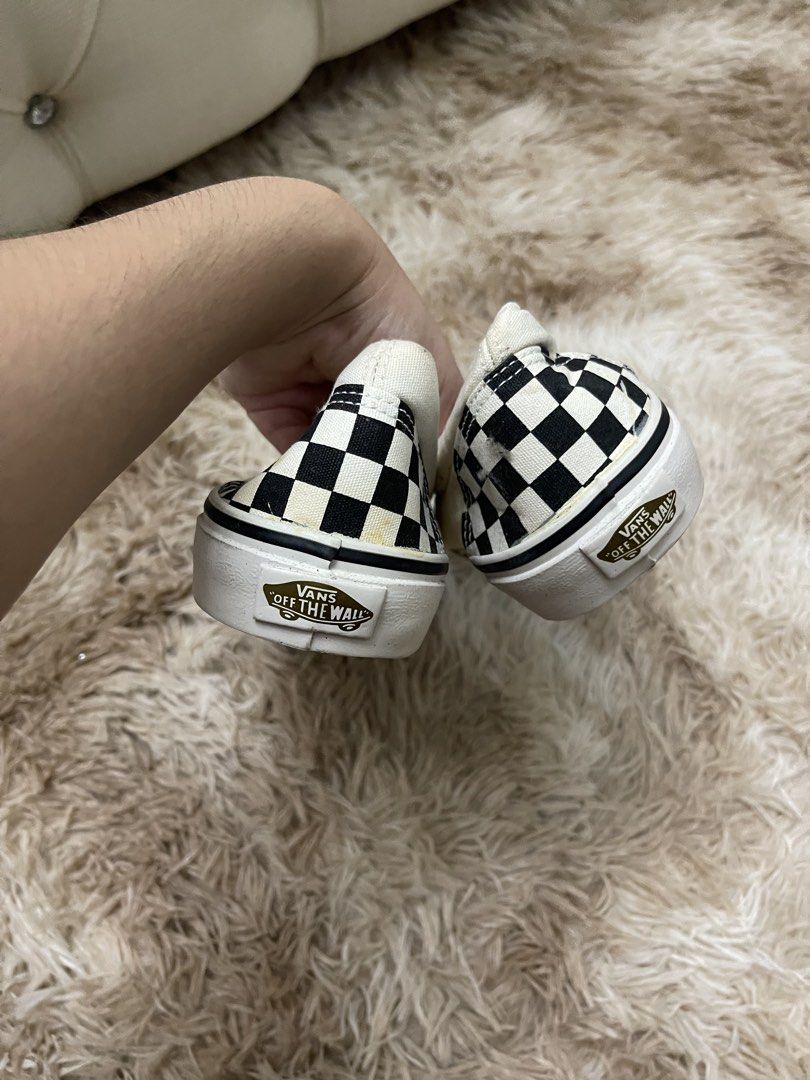 VANS SLIP-ONS (SIZE 39) (Category: Sneakers) located in Concepcion. Submitted by wowsinigangmix (Listing ID 1461736901, Image 3). Description: VANS SLIP ONS COLOR WHITE (CHECKERED) SIZE 39 NGAA/DOOP ONLY USED ONCE ONLY FOR FITTING NEEDS CLEANING.