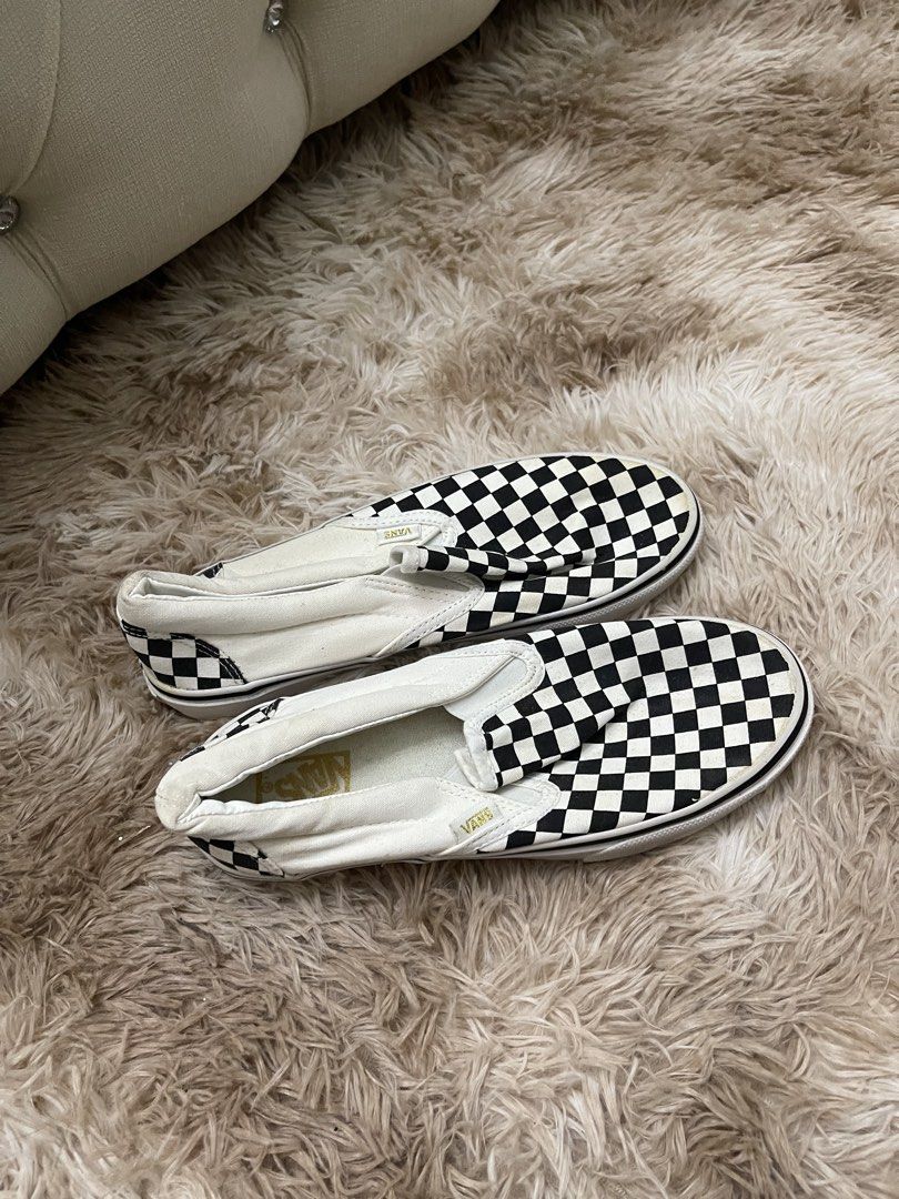 VANS SLIP-ONS (SIZE 39) (Category: Sneakers) located in Concepcion. Submitted by wowsinigangmix (Listing ID 1461736901, Image 2). Description: VANS SLIP ONS COLOR WHITE (CHECKERED) SIZE 39 NGAA/DOOP ONLY USED ONCE ONLY FOR FITTING NEEDS CLEANING.