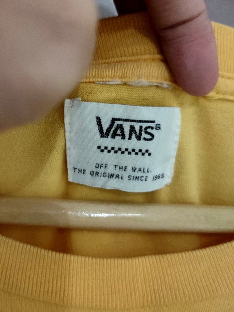 Vans x Peanuts Tee (Category: Tshirts & Polo Shirts ) located in Ibajay. Submitted by trendholicrepublique (Listing ID 1461738442, Image 3). Description: Vans x Peanuts Tee 99 Php Color Rate 9.5/10 Large to XL Size (21 x 29) Very Good Condition (need wash) Issues: minimal hairlines crack, minimal washable dirt.