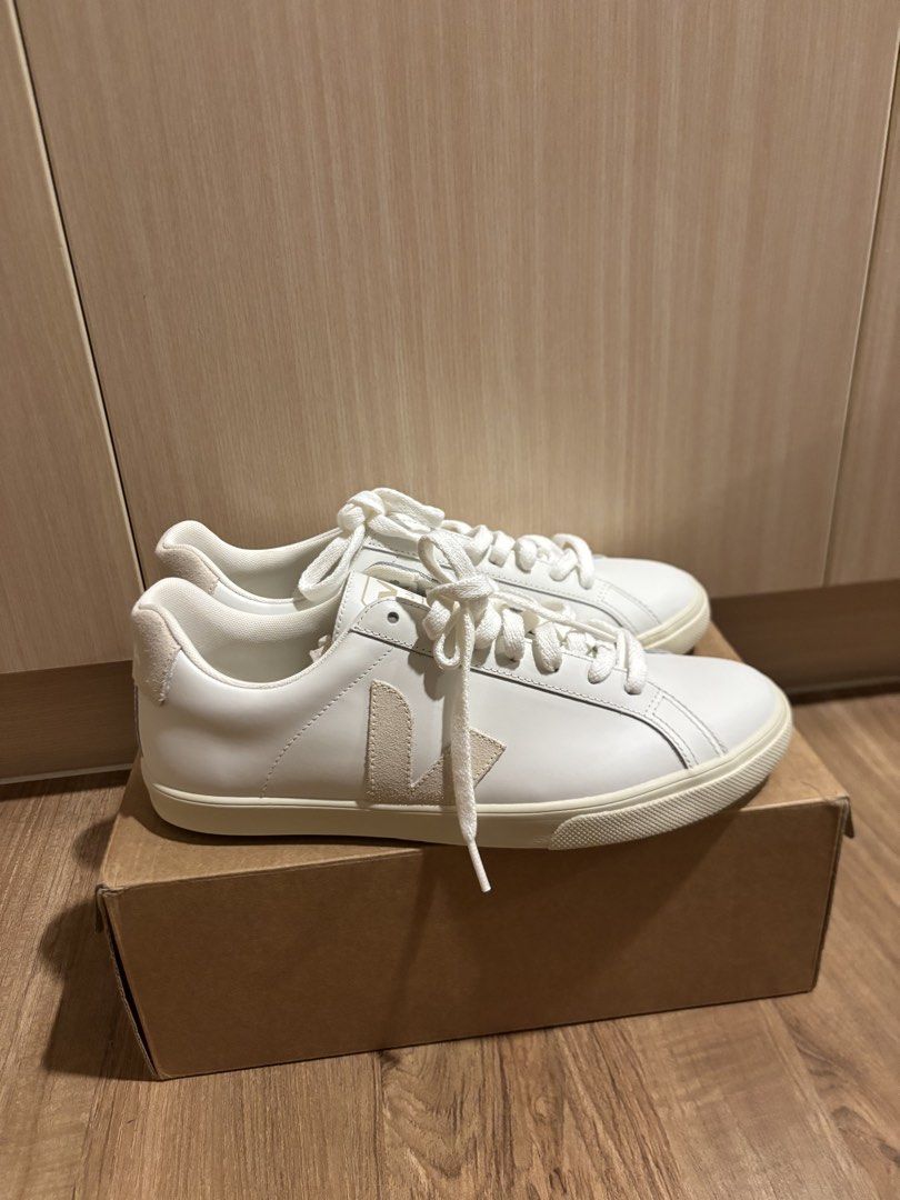 Veja (Category: Sneakers) located in Pasig City. Submitted by julyanatolentino (Listing ID 1461714955, Image 3). Description: Hi! Selling this brand new veja. For a gift sana but was too small. US 9 womens 25.5cm Bought this for 6k but just rlly want to sell it kasi sayang brand new and naka tengga lang. .