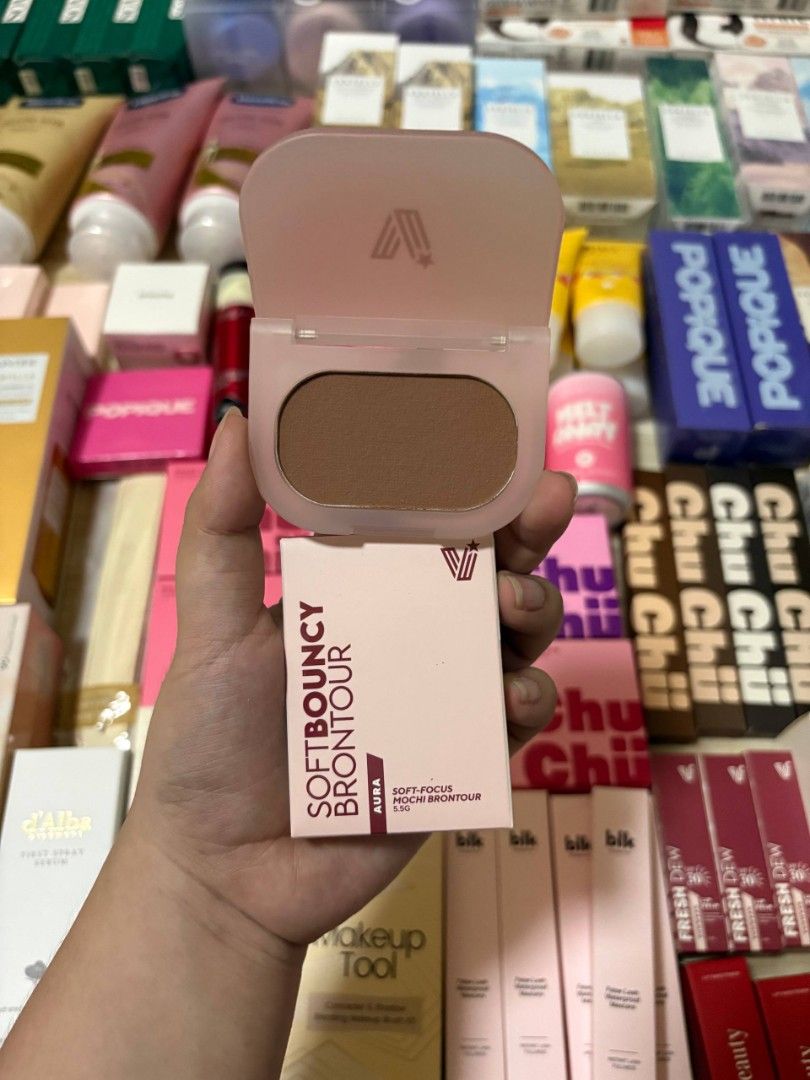 vice co. aura mochimo soft bouncy brontour (Category: Makeup) located in Manila. Submitted by sh4ng (Listing ID 1461744883, Image 1). Description: shade: sesame.
