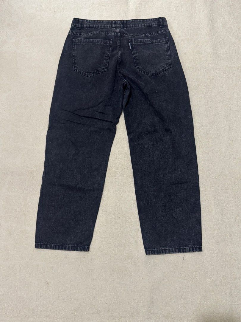 Vintage Boot Dsquared Punk Baggy Jeans (Category: Jeans) located in Angeles City. Submitted by luigisells (Listing ID 1461759802, Image 2). Description: Size 35 Very Good Condition Issue/s: none * tattered on right knee MOP: Gcash or Bank Transfer Courier: J&t Express.