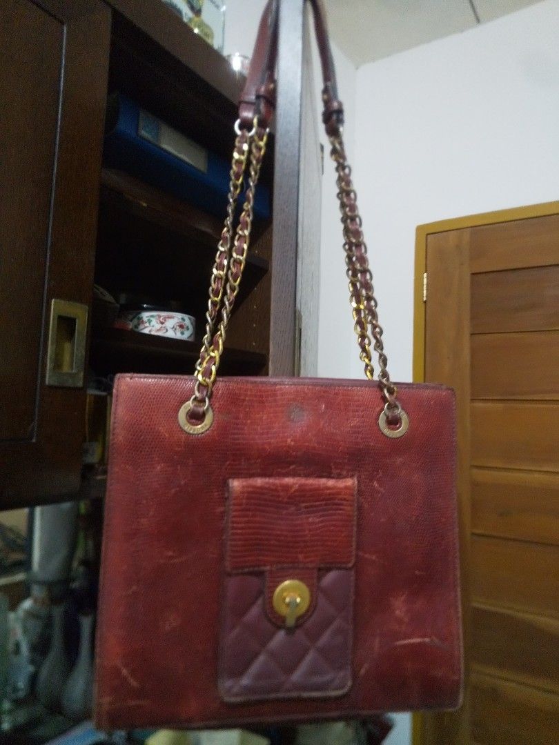 Vintage Burgundy Lizard Embossed Chain Shoulder Bag (Category: Shoulder Bags) located in Binan City. Submitted by rpute (Listing ID 1461576967, Image 1). Description: - Color: Burgundy - Texture: Lizard embossed - Closure: Gold-tone turn-lock - Strap: Chain strap - Features: Front pocket with quilted detail - Condition: Some exterior and corner wear, interior is clean - Style: Classic shoulder bag.